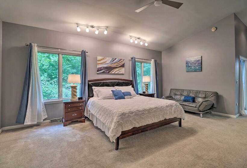 Private Yard: Pet Friendly Home In Dover