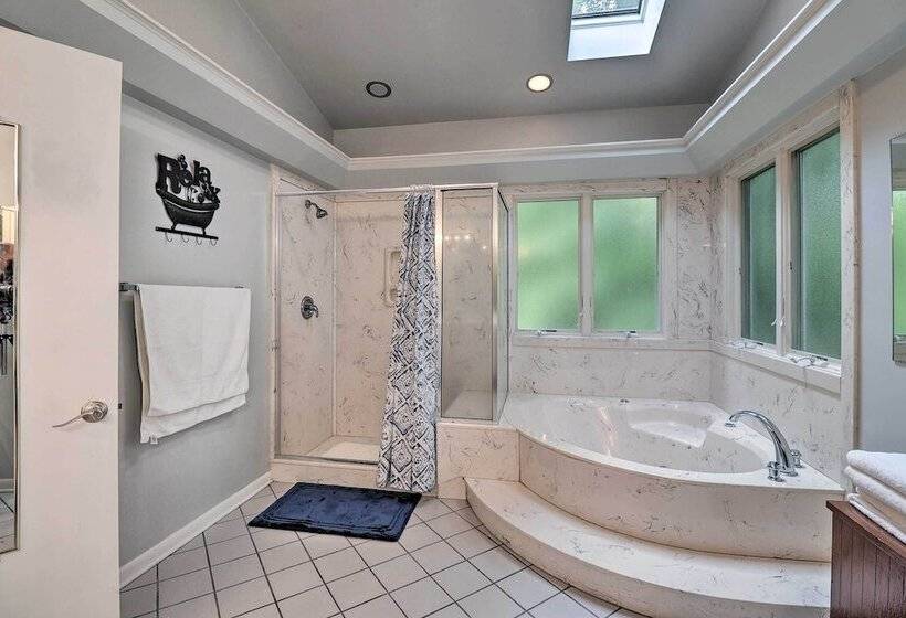 Private Yard: Pet Friendly Home In Dover