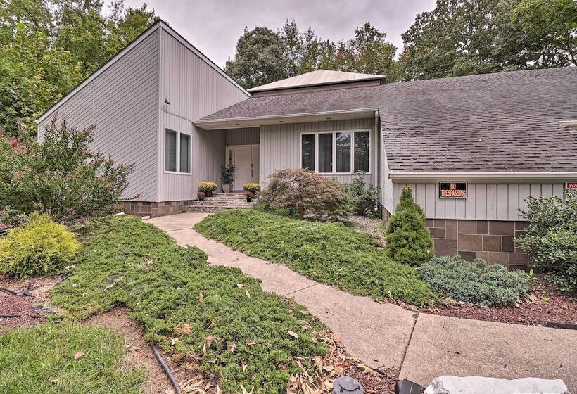 Private Yard: Pet Friendly Home In Dover