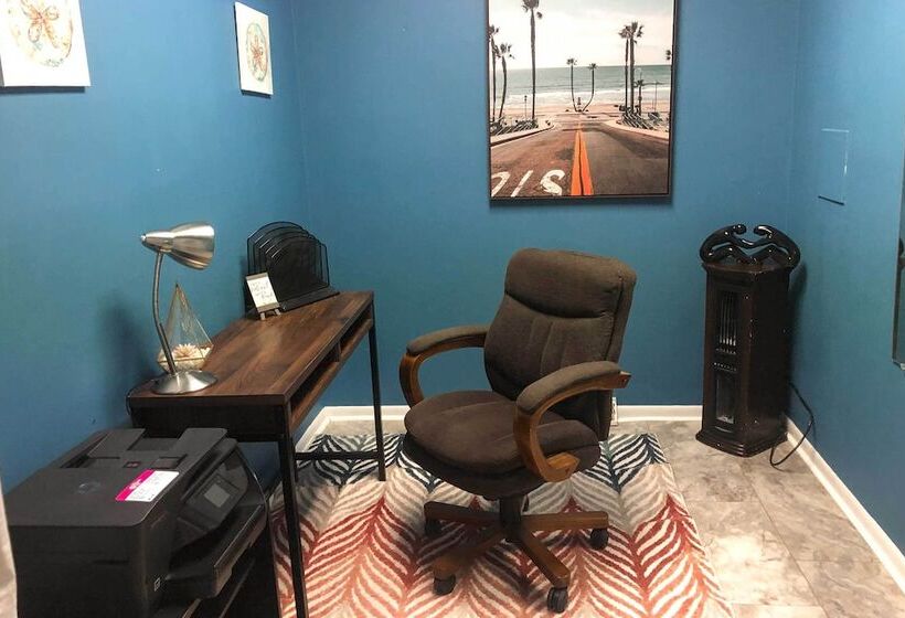 Private Yard: Pet Friendly Home In Dover