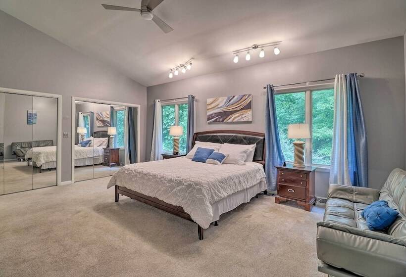 Private Yard: Pet Friendly Home In Dover