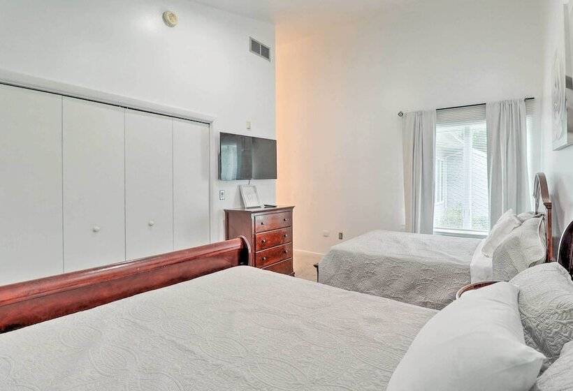 Private Yard: Pet Friendly Home In Dover