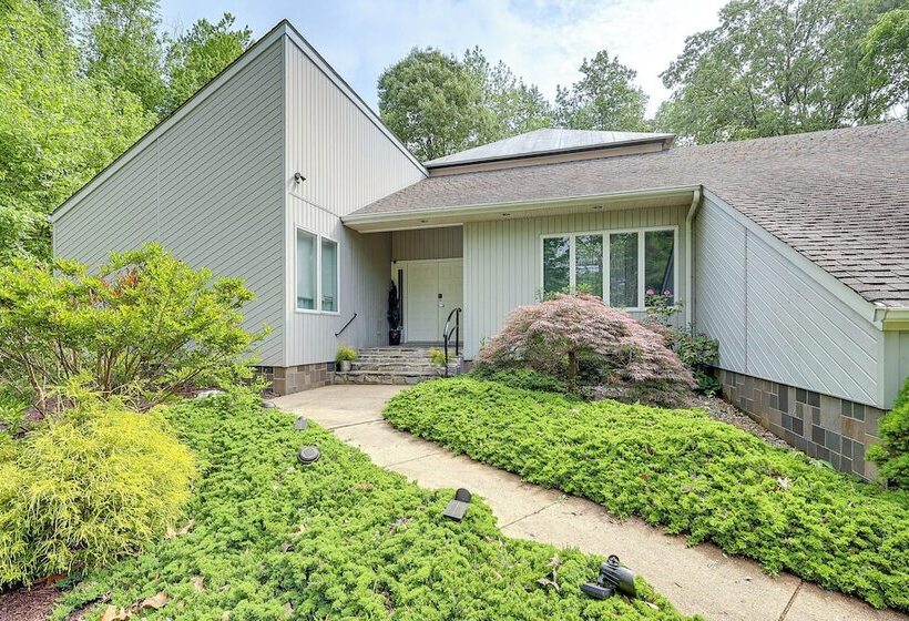 Private Yard: Pet Friendly Home In Dover