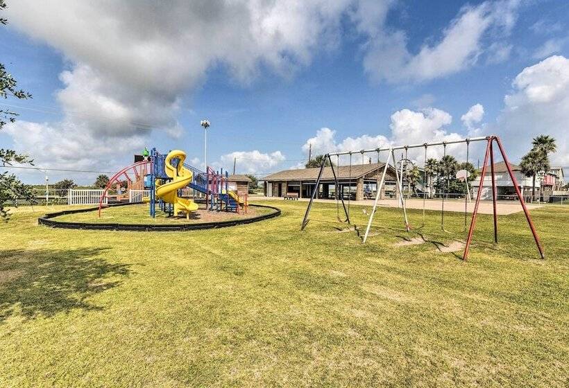 < 1 Mi To Coast: Jamaica Beach Home W/ Pool Access