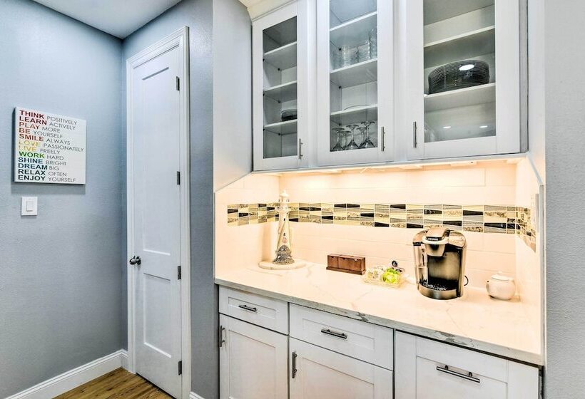 < 1 Mi To Coast: Jamaica Beach Home W/ Pool Access