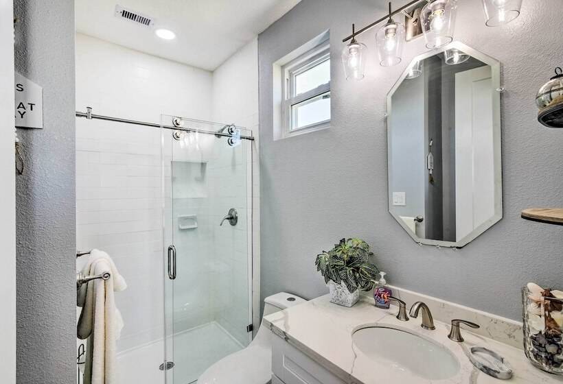 < 1 Mi To Coast: Jamaica Beach Home W/ Pool Access