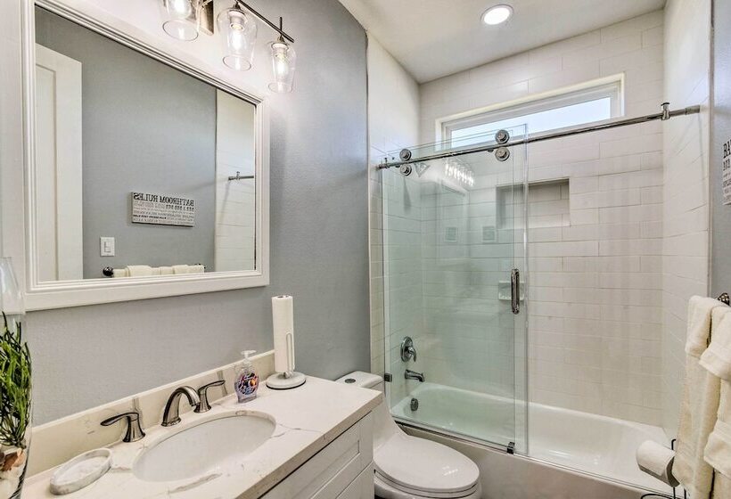 < 1 Mi To Coast: Jamaica Beach Home W/ Pool Access