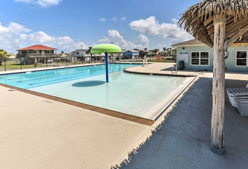 < 1 Mi To Coast: Jamaica Beach Home W/ Pool Access