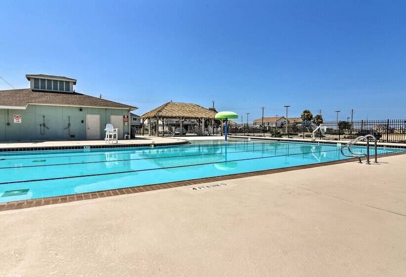 < 1 Mi To Coast: Jamaica Beach Home W/ Pool Access