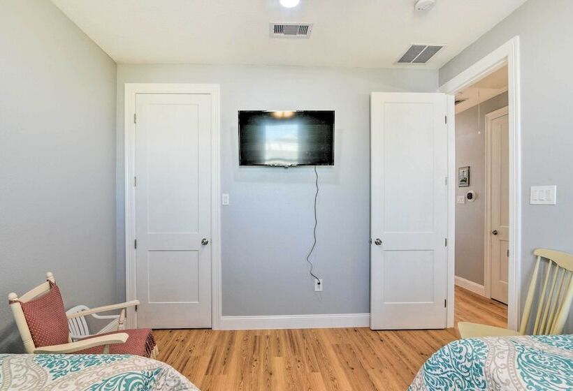 < 1 Mi To Coast: Jamaica Beach Home W/ Pool Access