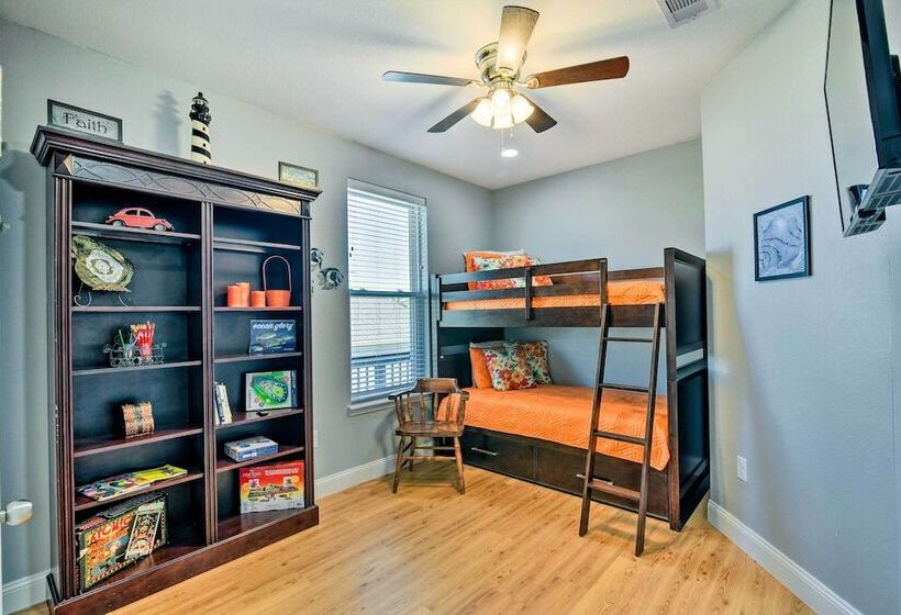 < 1 Mi To Coast: Jamaica Beach Home W/ Pool Access