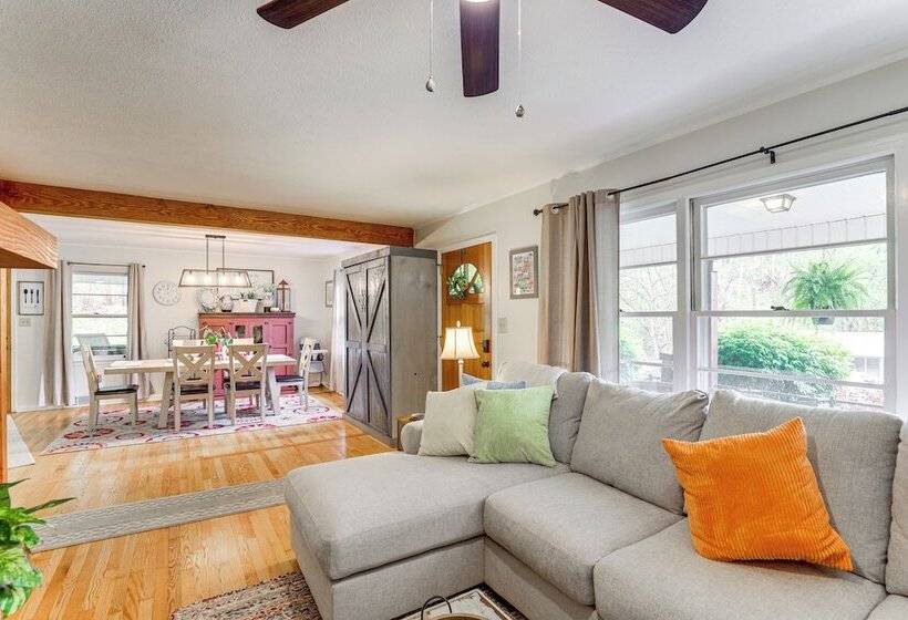 Fire Pit & Game Room: Family Home In Marshall
