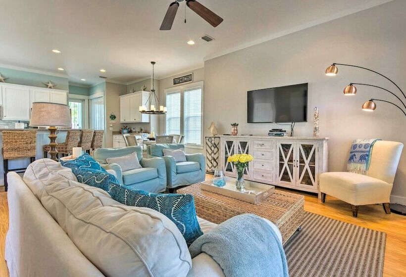 Upscale Gulf Retreat W/pool Access  ½ Mi To Beach