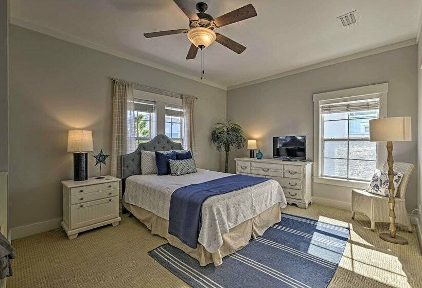 Upscale Gulf Retreat W/pool Access  ½ Mi To Beach