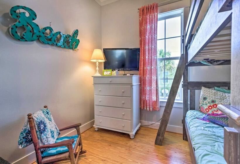 Upscale Gulf Retreat W/pool Access  ½ Mi To Beach