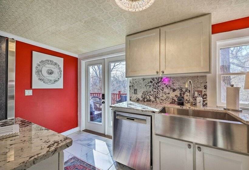 Walk To Dtwn: Historic Home In Eureka Springs