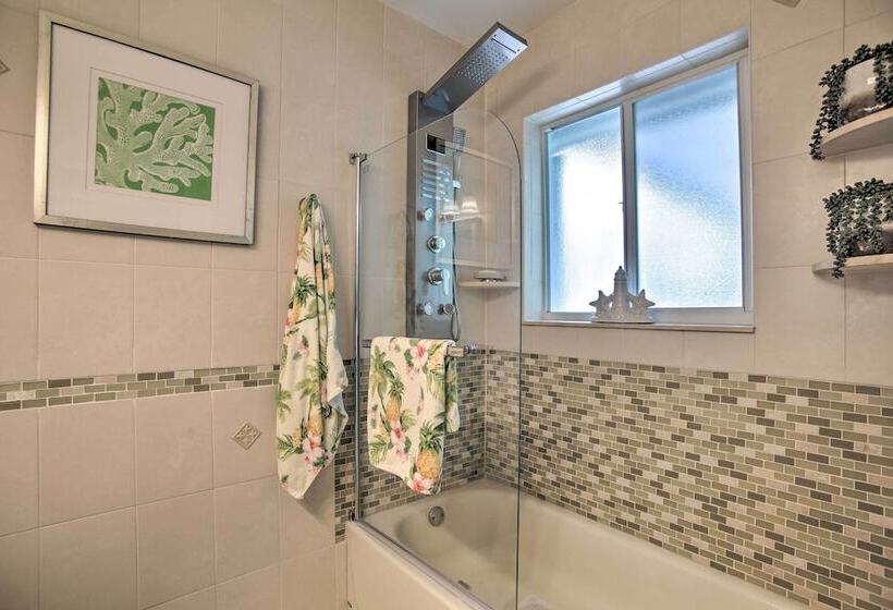 Vibrant Home W/ Outdoor Oasis ~ 1 Mi To Beach!