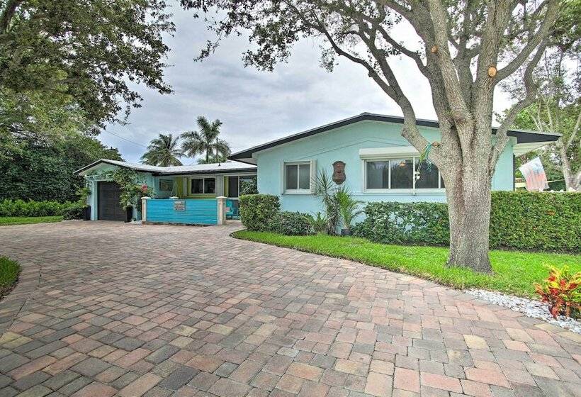 Vibrant Home W/ Outdoor Oasis ~ 1 Mi To Beach!