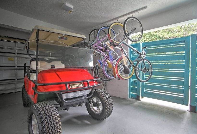 Vibrant Home W/ Outdoor Oasis ~ 1 Mi To Beach!