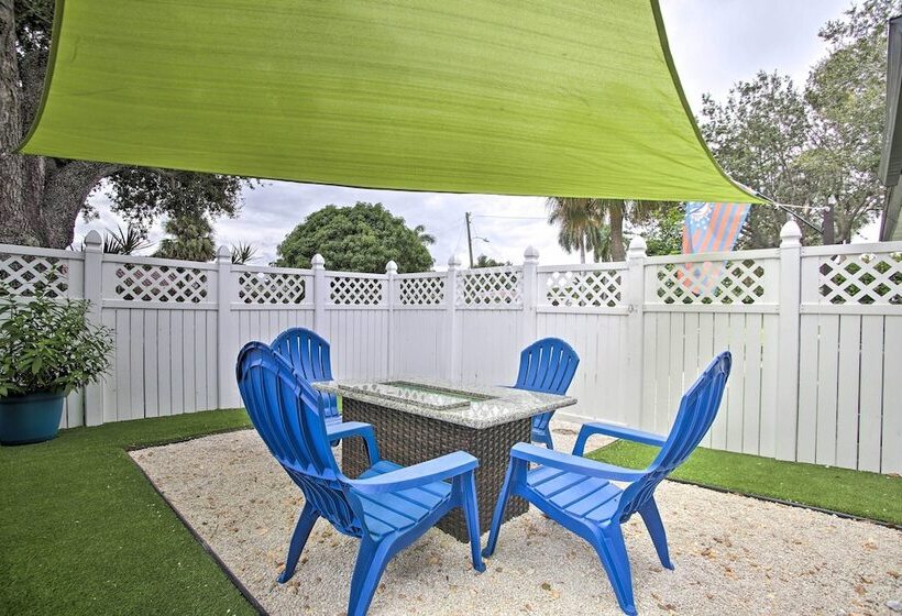 Vibrant Home W/ Outdoor Oasis ~ 1 Mi To Beach!