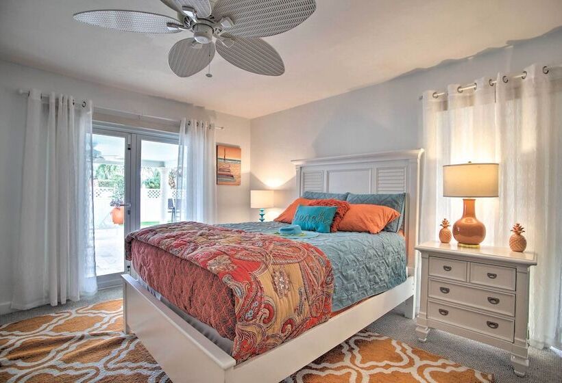 Vibrant Home W/ Outdoor Oasis ~ 1 Mi To Beach!