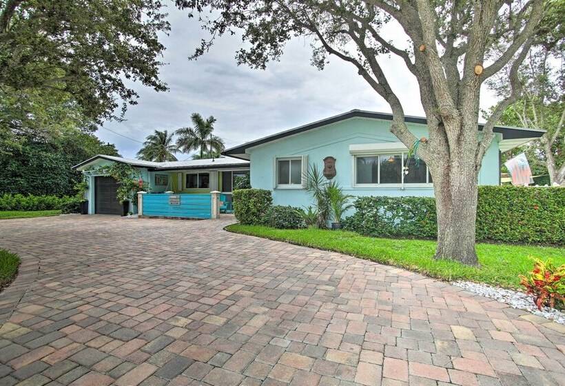 Vibrant Home W/ Outdoor Oasis ~ 1 Mi To Beach!