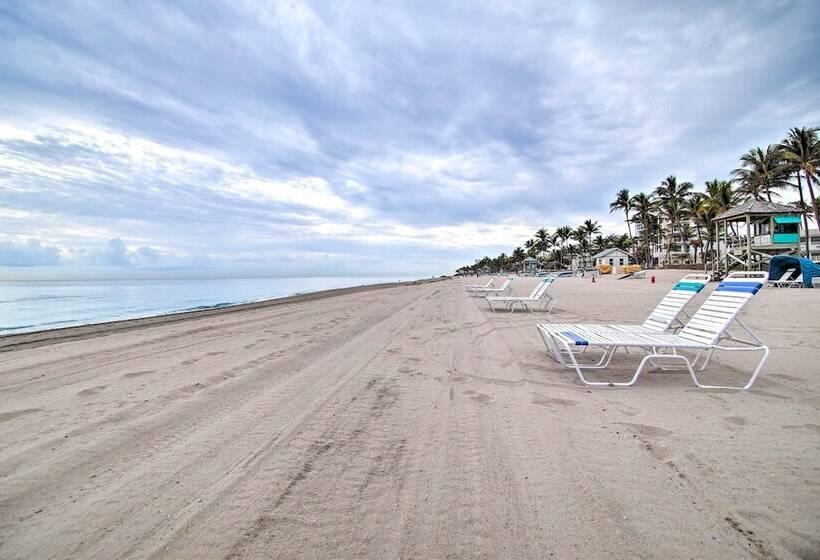 Vibrant Home W/ Outdoor Oasis ~ 1 Mi To Beach!