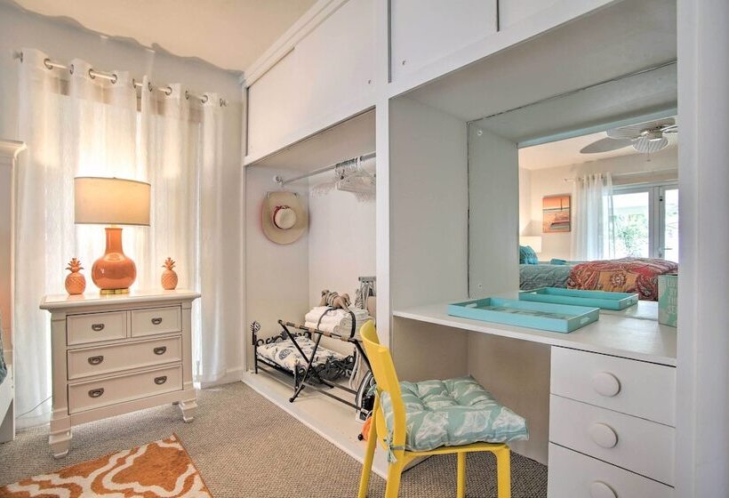 Vibrant Home W/ Outdoor Oasis ~ 1 Mi To Beach!