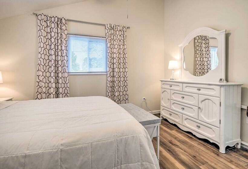 Waterfront Cottage W/ Private Beach + Deck!