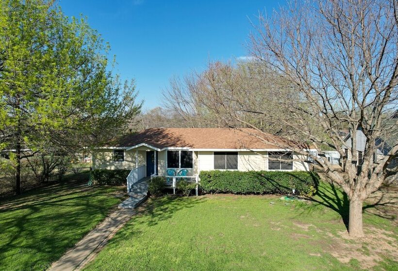 Waterfront Granbury Home: Easy Lake Access!