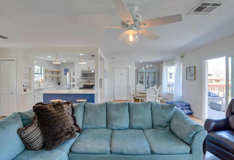 Waterfront Granbury Home: Easy Lake Access!