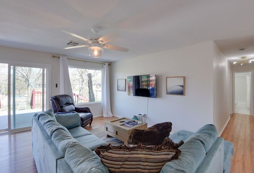 Waterfront Granbury Home: Easy Lake Access!