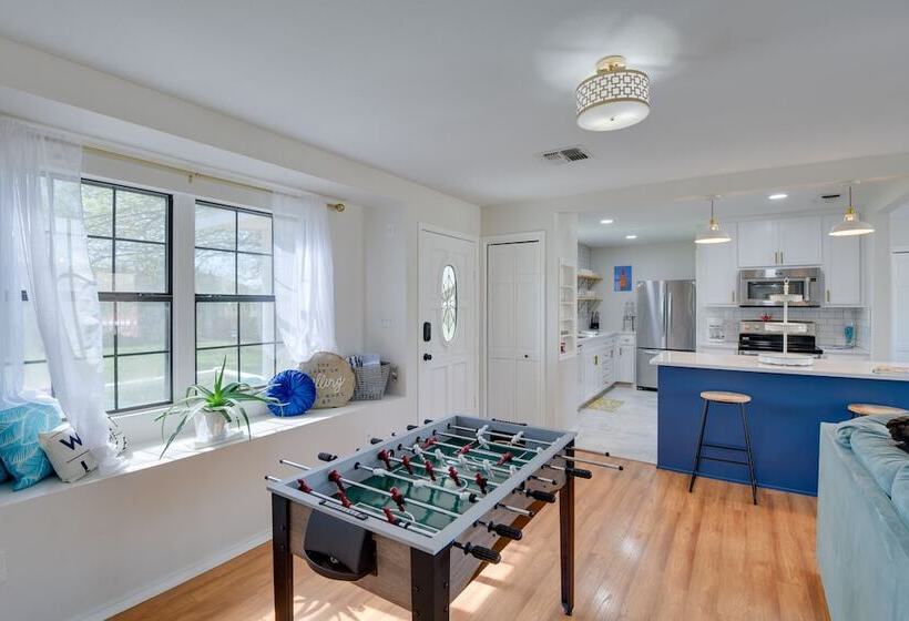 Waterfront Granbury Home: Easy Lake Access!