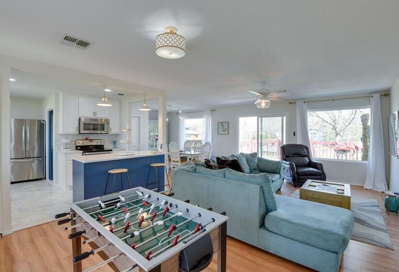 Waterfront Granbury Home: Easy Lake Access!