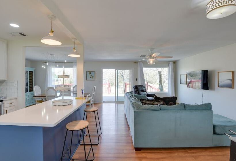 Waterfront Granbury Home: Easy Lake Access!