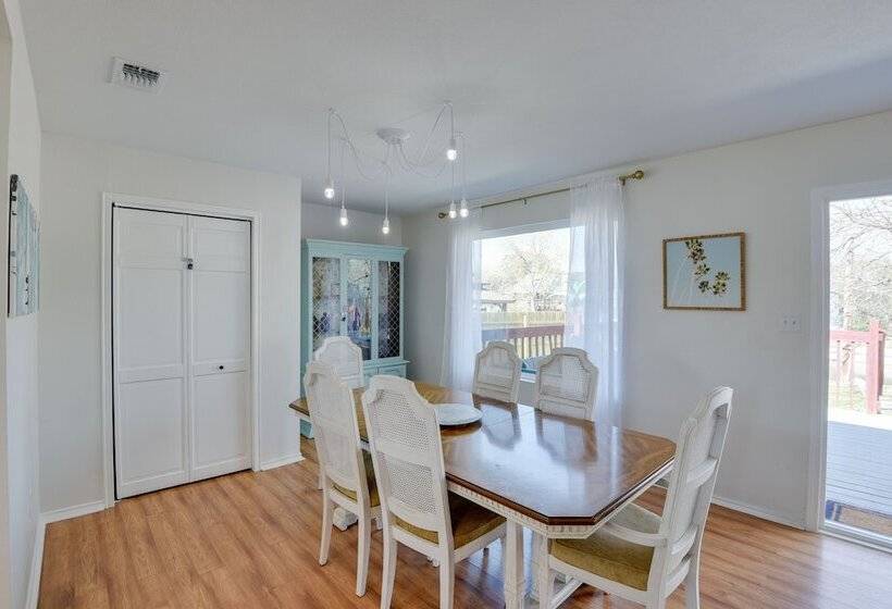 Waterfront Granbury Home: Easy Lake Access!