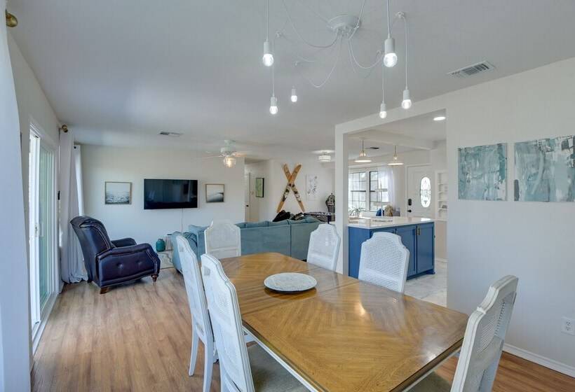 Waterfront Granbury Home: Easy Lake Access!