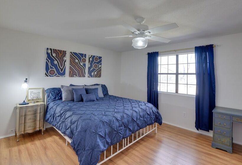 Waterfront Granbury Home: Easy Lake Access!