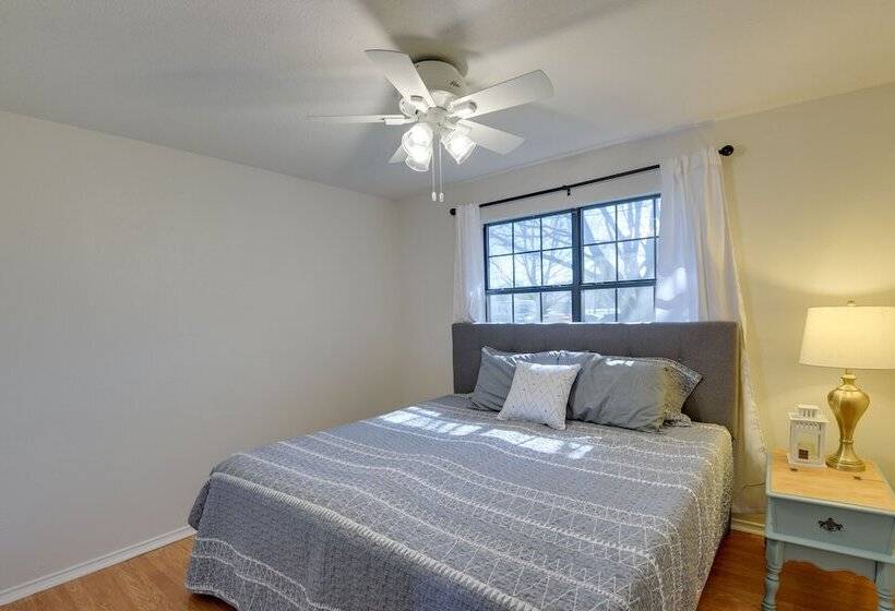 Waterfront Granbury Home: Easy Lake Access!