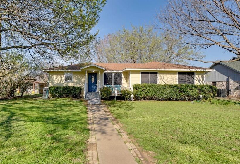 Waterfront Granbury Home: Easy Lake Access!