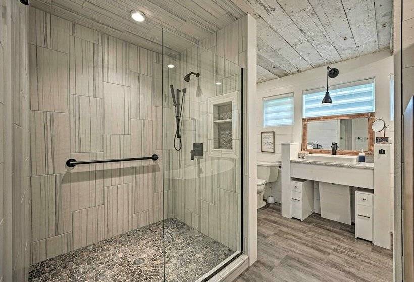 Waterfront Retreat, 10 Mi To Dtwn Shipshewana