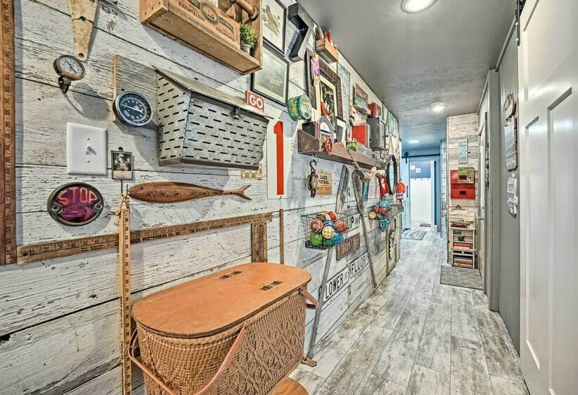 Waterfront Retreat, 10 Mi To Dtwn Shipshewana