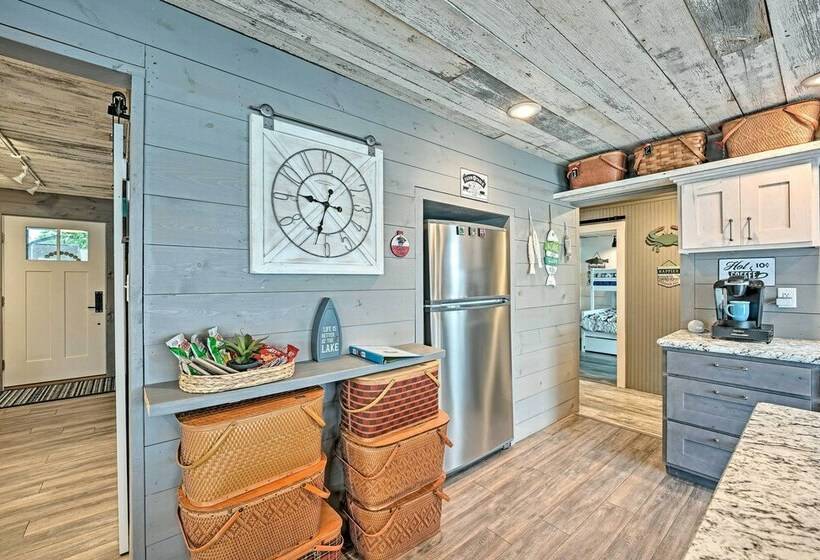 Waterfront Retreat, 10 Mi To Dtwn Shipshewana