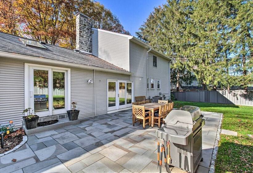 Wayne Home W/ Spacious Yard ~ 20 Mi To Philly!