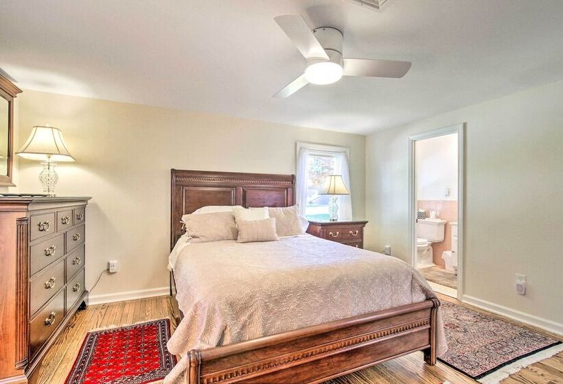 Wayne Home W/ Spacious Yard ~ 20 Mi To Philly!