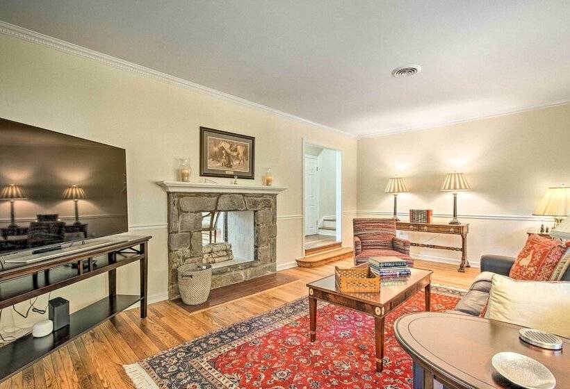 Wayne Home W/ Spacious Yard ~ 20 Mi To Philly!