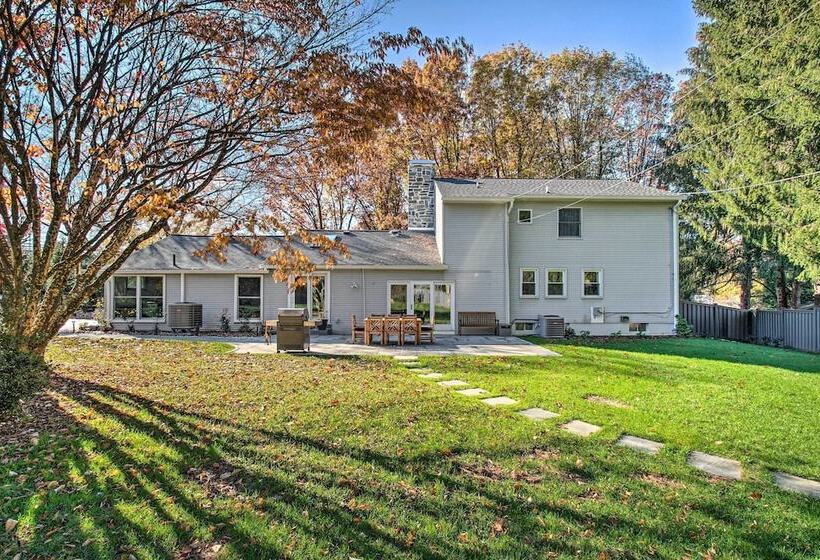 Wayne Home W/ Spacious Yard ~ 20 Mi To Philly!