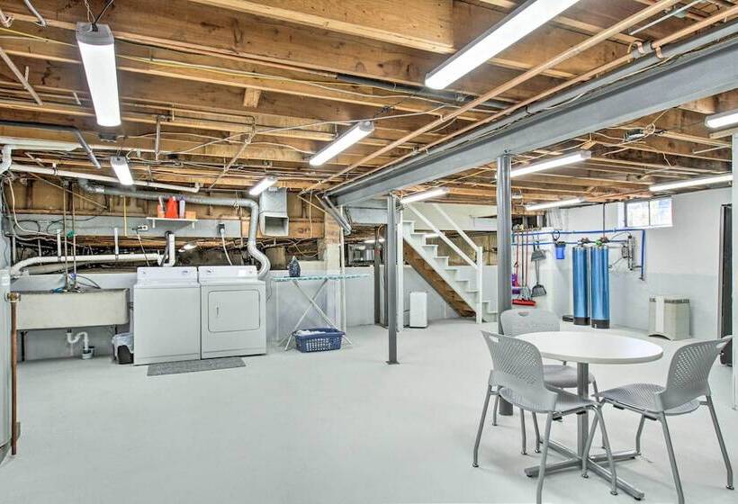 Wayne Home W/ Spacious Yard ~ 20 Mi To Philly!