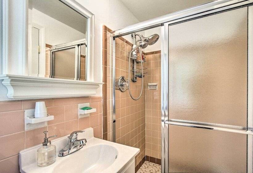 Wayne Home W/ Spacious Yard ~ 20 Mi To Philly!