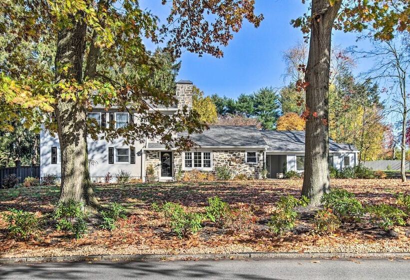 Wayne Home W/ Spacious Yard ~ 20 Mi To Philly!